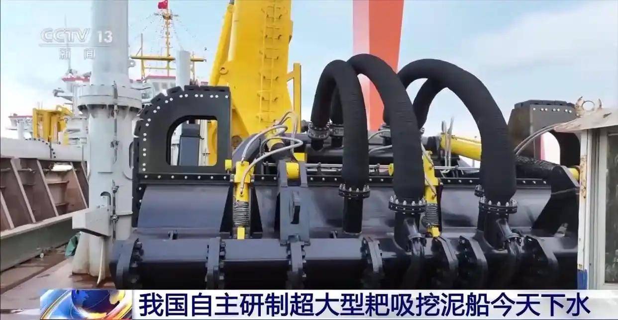 國(guó)產(chǎn)挖泥船上新 90分鐘吸滿(mǎn)18個(gè)游泳池 還能“一鍵疏?！?游泳池