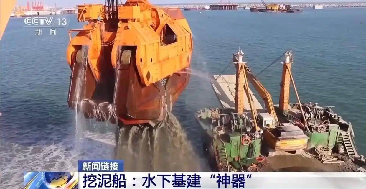 國產(chǎn)挖泥船上新 90分鐘吸滿18個(gè)游泳池 還能“一鍵疏?！?游泳池